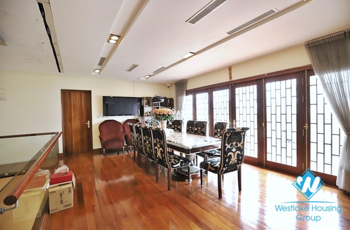A stunning 4 bedroom villa for rent in Tay ho, Hanoi